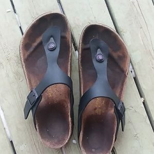 Black Gizeh Birkenstocks